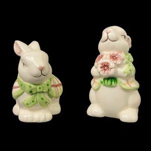 VTG Hand Painted Ceramic Bunny Salt & Pepper Shaker Set, 80's Cottage Core Retd
